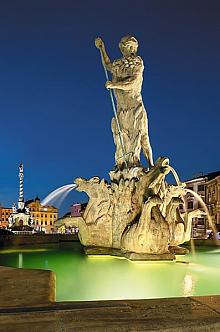 Dolní náměstí oživuje fontána zasvěcená antickému vládci moří, Neptunovi, zdroj: Archiv Vydavatelství MCU s.r.o., foto: Libor ...