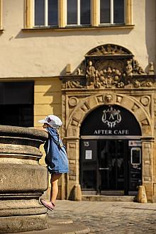 Den Caesar-Brunnen kann man entweder bewundern oder ihn auch nutzen, um sich nach dem Naschen die Hände zu waschen, Bildquelle: Archiv ...